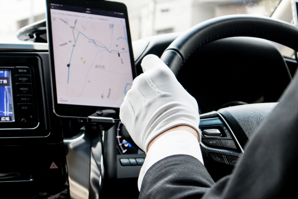 タクシー運転手が手袋を着用するのはなぜ？運転への影響は？